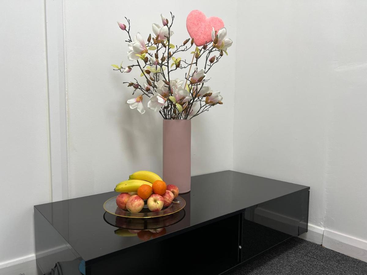 The Grande Residence - Close To Central London & Next To Northfield Tube Station Hanwell Eksteriør bilde